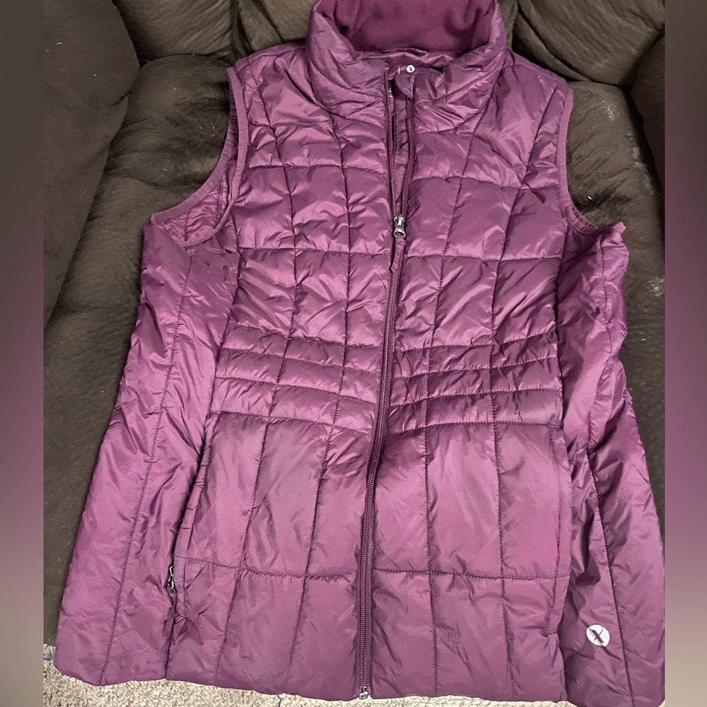 Xersion puffer vest medium